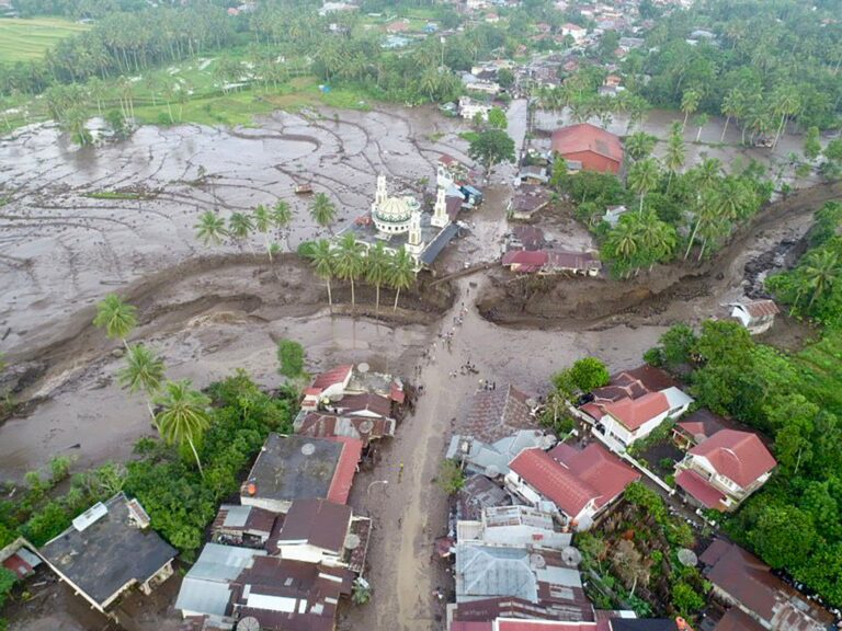 Afp 20240512 34ra83z V3 Highres Topshotindonesiadisasterflood 1715571228.jpg