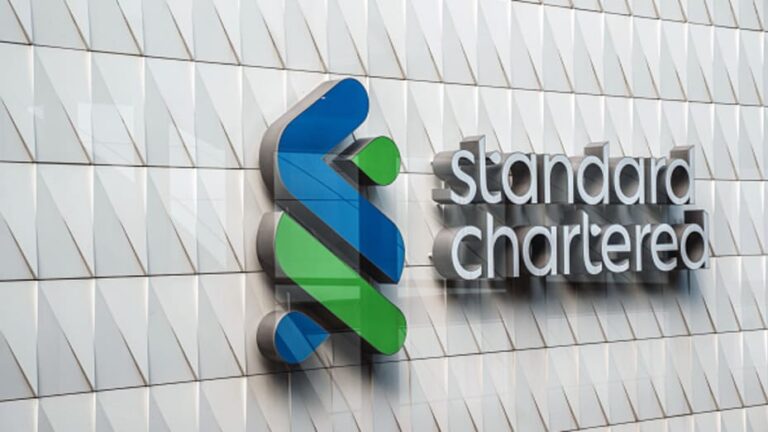 107325114 1698625752227 Gettyimages 1615018934 Hk Standard Chartered.jpeg