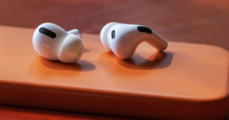 226285 Airpods Pro 2 Cwelch 0011.jpg